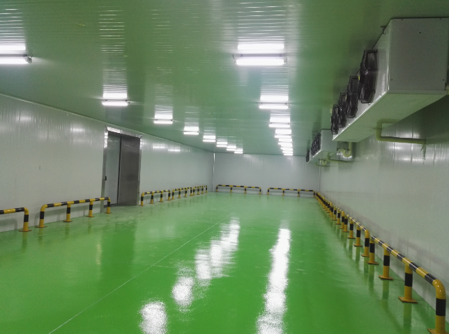 2000噸的-18℃凍庫建設完工現(xiàn)場