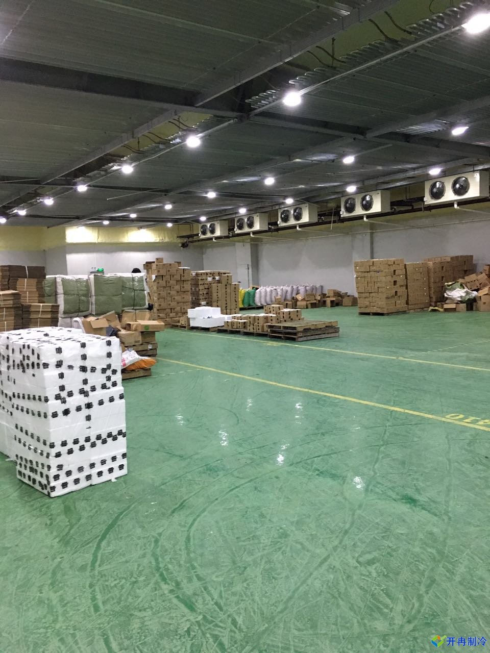 上海開冉制冷為客戶建設的食品冷藏庫案例冷庫內(nèi)景